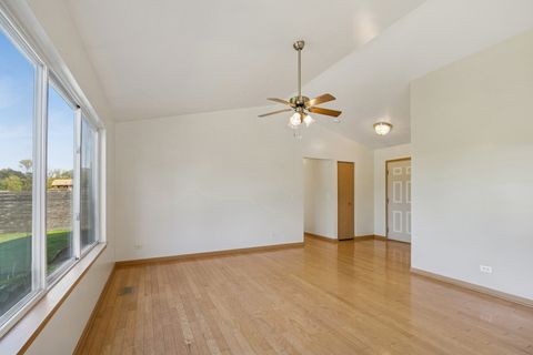 Tiny photo for 811 Tiffany Farms Road, Antioch, IL 60002 (MLS # 12486565)