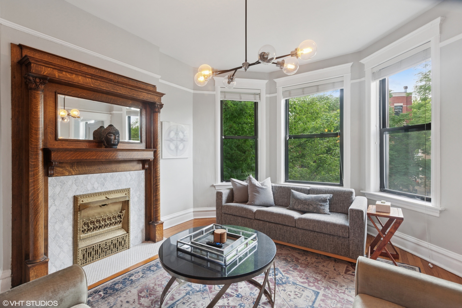 1510 W Montrose Avenue