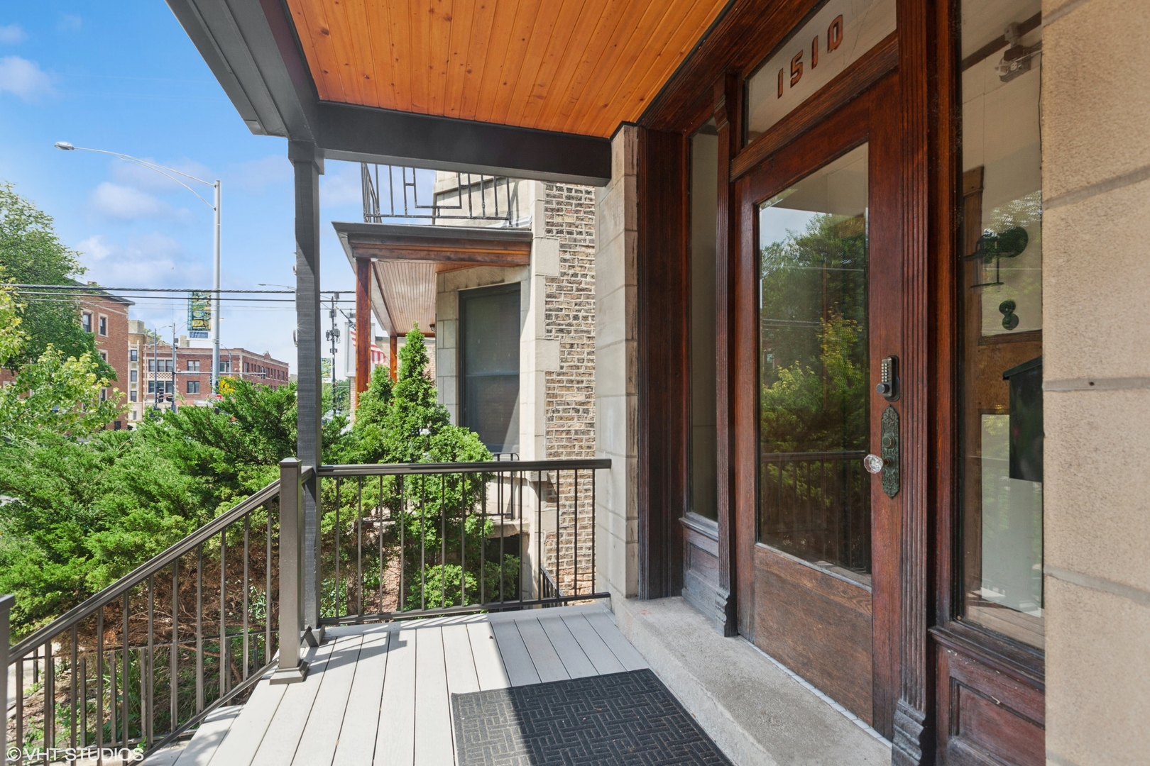 1510 W Montrose Avenue