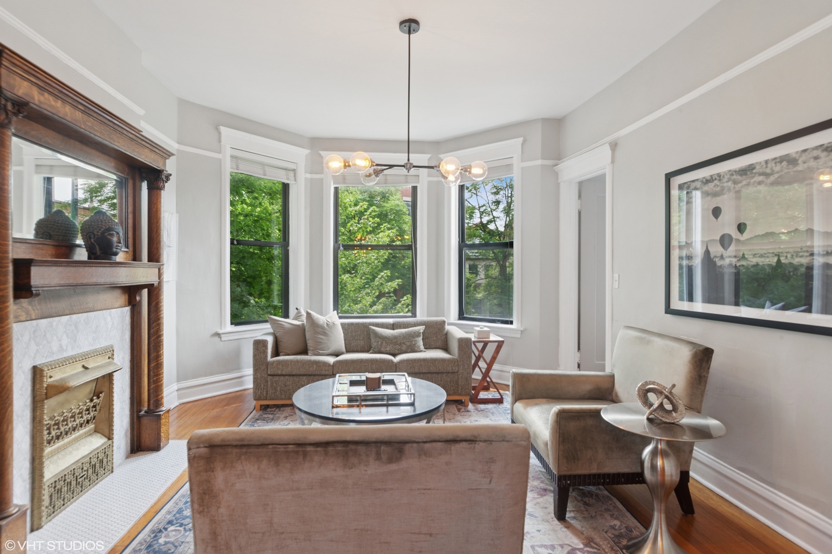 1510 W Montrose Avenue