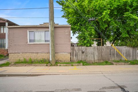 Tiny photo for 4635 Eberly Avenue, Brookfield, IL 60513 (MLS # 12707647)