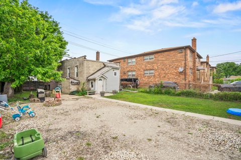 Tiny photo for 4635 Eberly Avenue, Brookfield, IL 60513 (MLS # 12707647)