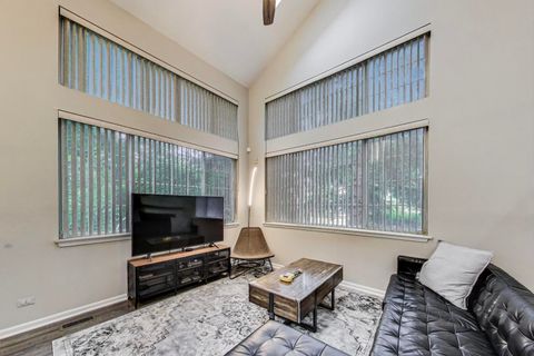 Tiny photo for 1996 Blackberry Lane, Hoffman Estates, IL 60169 (MLS # 12425508)