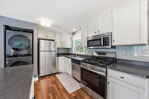 Tiny photo for 924 Bradford Lane, Schaumburg, IL 60193 (MLS # 12627158)