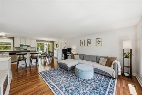 Tiny photo for 924 Bradford Lane, Schaumburg, IL 60193 (MLS # 12627158)