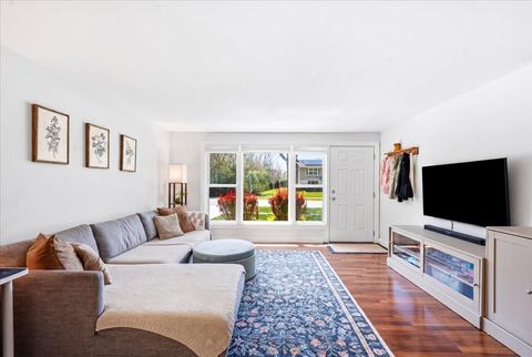 Tiny photo for 924 Bradford Lane, Schaumburg, IL 60193 (MLS # 12627158)