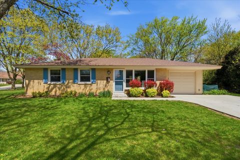 Photo of 924 Bradford Lane, Schaumburg, IL 60193 (MLS # 12627158)