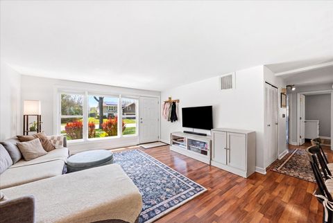 Tiny photo for 924 Bradford Lane, Schaumburg, IL 60193 (MLS # 12627158)