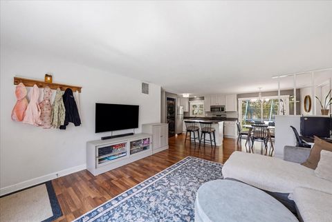 Tiny photo for 924 Bradford Lane, Schaumburg, IL 60193 (MLS # 12627158)