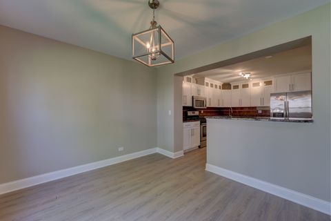 Tiny photo for 195 Island Court #195, Schaumburg, IL 60193 (MLS # 12517776)
