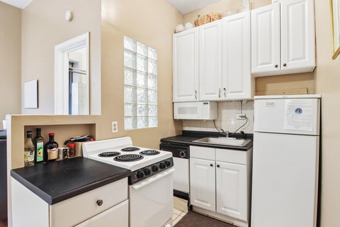 Tiny photo for 20 E Goethe Street #205, Chicago, IL 60610 (MLS # 12789046)