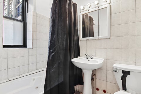 Tiny photo for 20 E Goethe Street #205, Chicago, IL 60610 (MLS # 12789046)