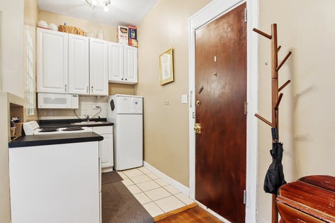 Tiny photo for 20 E Goethe Street #205, Chicago, IL 60610 (MLS # 12789046)