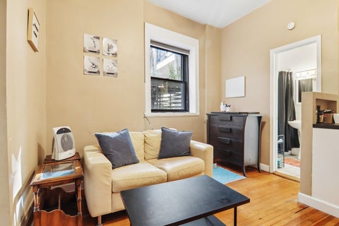 Tiny photo for 20 E Goethe Street #205, Chicago, IL 60610 (MLS # 12789046)