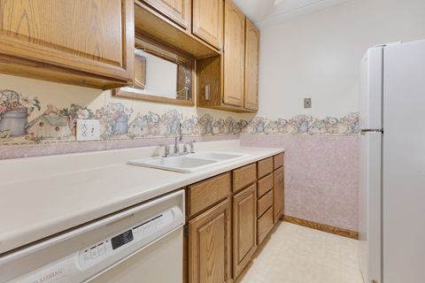 Tiny photo for 242 Shorewood Drive #1B, Glendale Heights, IL 60139 (MLS # 12490383)