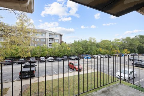 Tiny photo for 242 Shorewood Drive #1B, Glendale Heights, IL 60139 (MLS # 12490383)