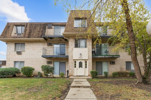 Photo of 242 Shorewood Drive #1B, Glendale Heights, IL 60139 (MLS # 12490383)