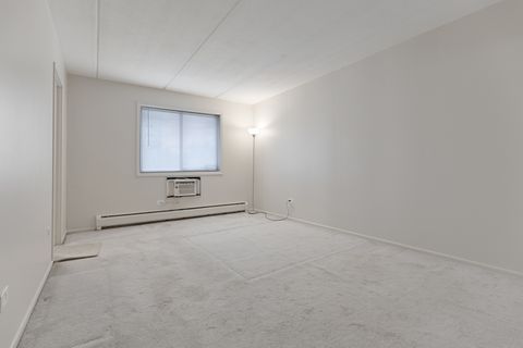 Tiny photo for 242 Shorewood Drive #1B, Glendale Heights, IL 60139 (MLS # 12490383)
