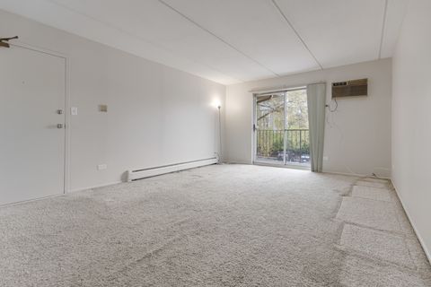 Tiny photo for 242 Shorewood Drive #1B, Glendale Heights, IL 60139 (MLS # 12490383)