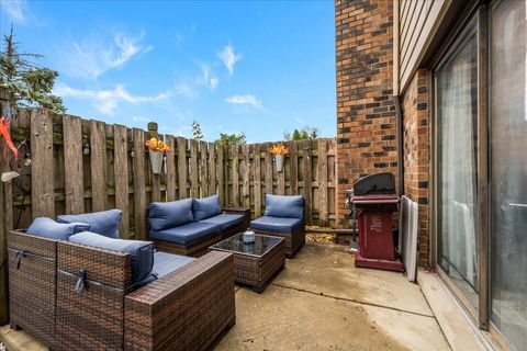 Tiny photo for 7315 Winthrop Way #16, Downers Grove, IL 60516 (MLS # 12521337)