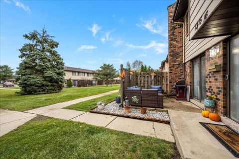 Tiny photo for 7315 Winthrop Way #16, Downers Grove, IL 60516 (MLS # 12521337)