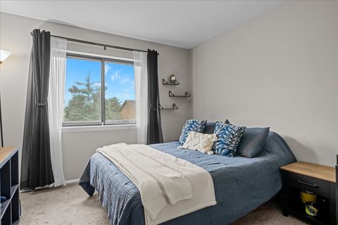 Tiny photo for 7315 Winthrop Way #16, Downers Grove, IL 60516 (MLS # 12521337)