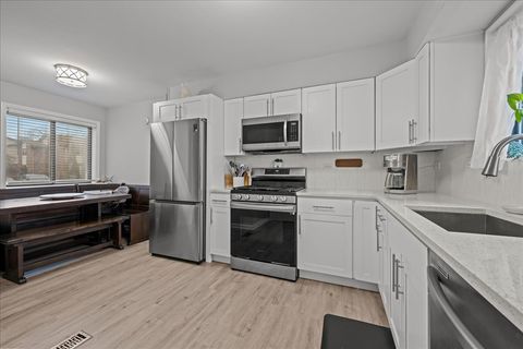 Tiny photo for 7315 Winthrop Way #16, Downers Grove, IL 60516 (MLS # 12521337)