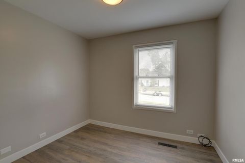 Tiny photo for 3329 CHESTNUT Street, Quincy, IL 62301 (MLS # QC4267733)