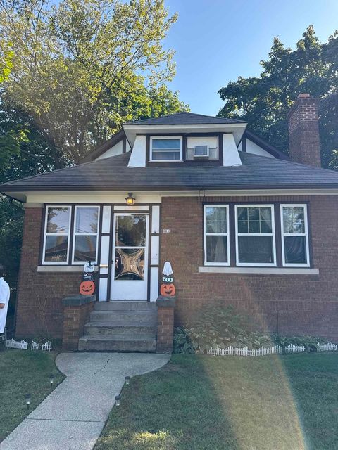 Photo of 621 W Keith Avenue, Waukegan, IL 60085 (MLS # 12610725)