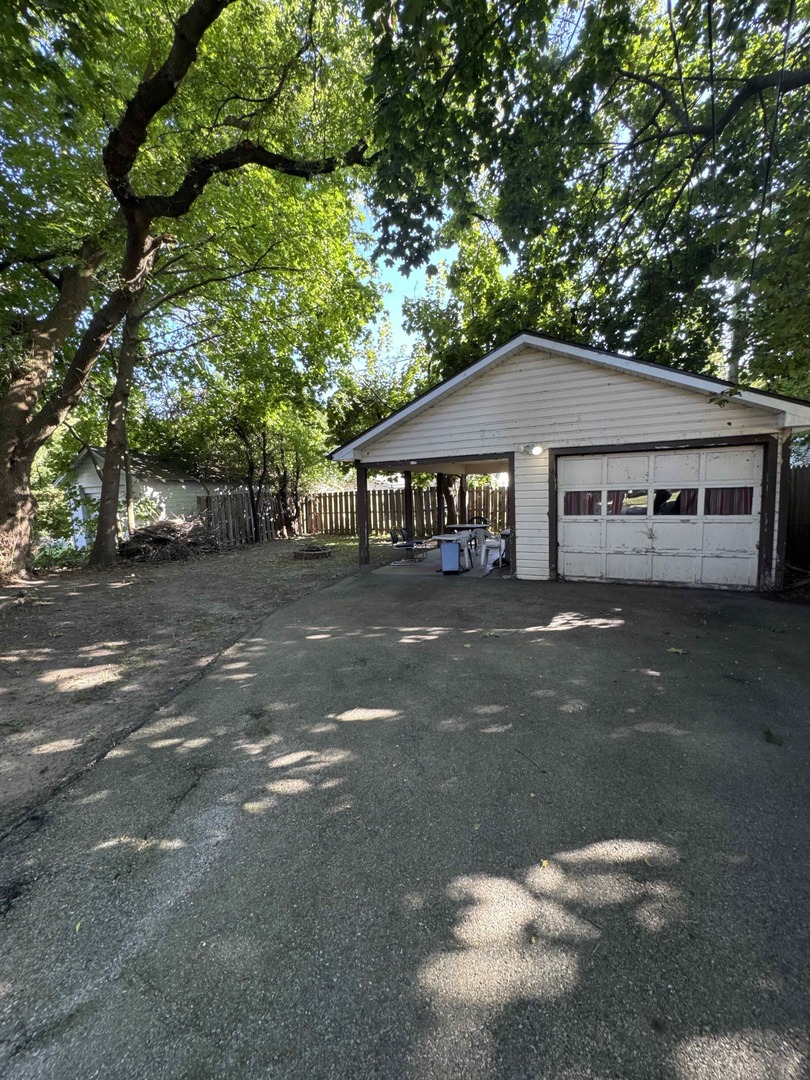 621 W Keith Avenue