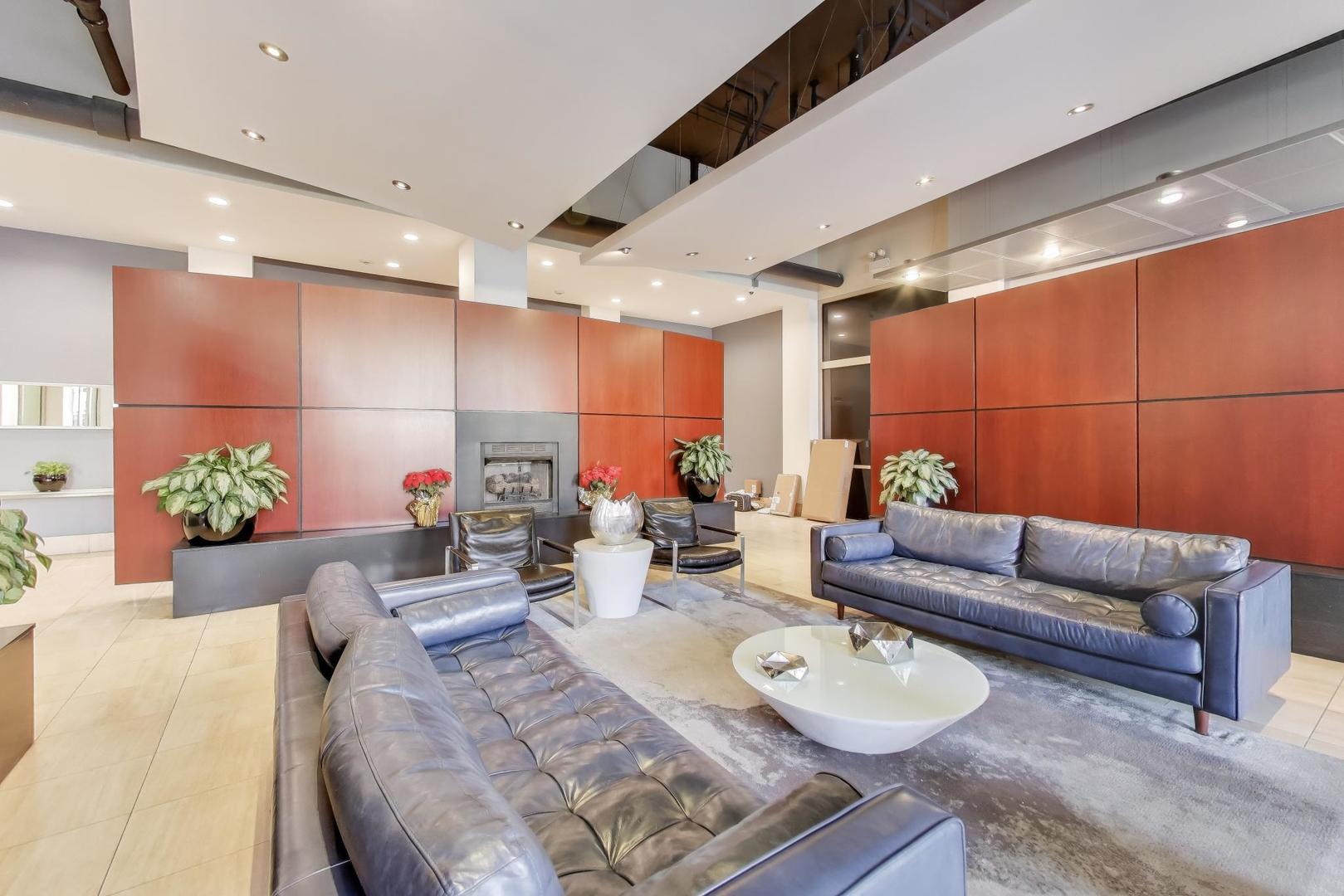 1001 W MADISON Street 704