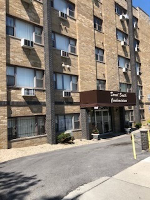 Photo of 7854 S South Shore Drive #402, Chicago, IL 60649 (MLS # 12405380)