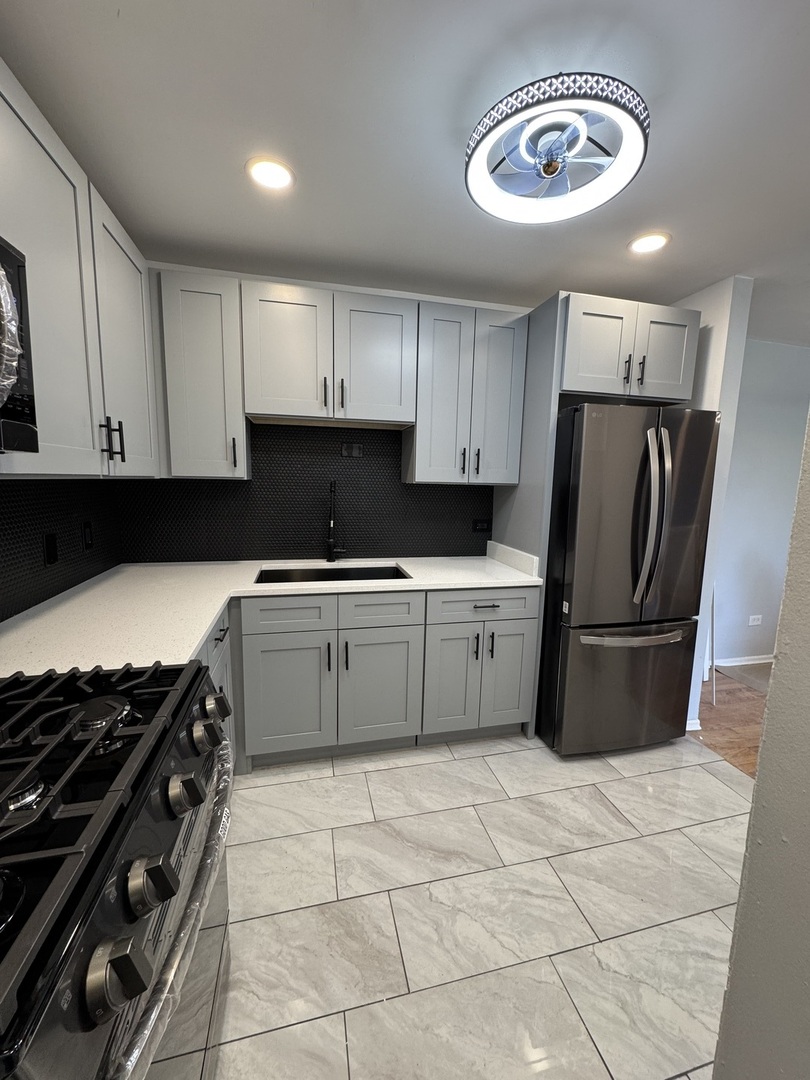 7854 S South Shore Drive 402