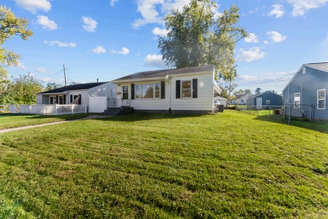 Photo of 323 W 32ND Street, Davenport, IA 52803 (MLS # 12788484)
