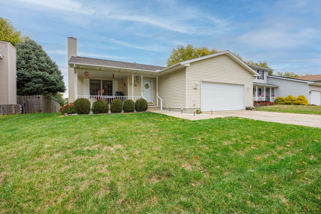 Photo for 2803 Binghampton Lane, Bloomington, IL 61705 (MLS # 12505370)