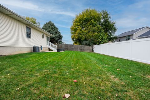 Tiny photo for 2803 Binghampton Lane, Bloomington, IL 61705 (MLS # 12505370)