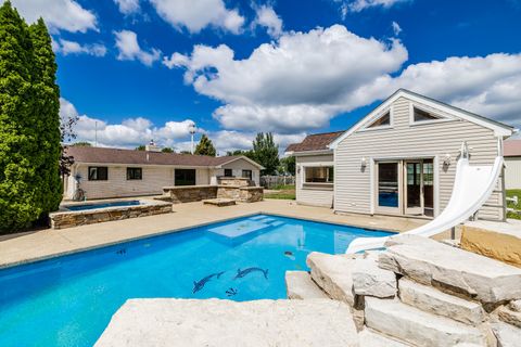 Tiny photo for 704 N Rose Farm Road, Woodstock, IL 60098 (MLS # 12687567)