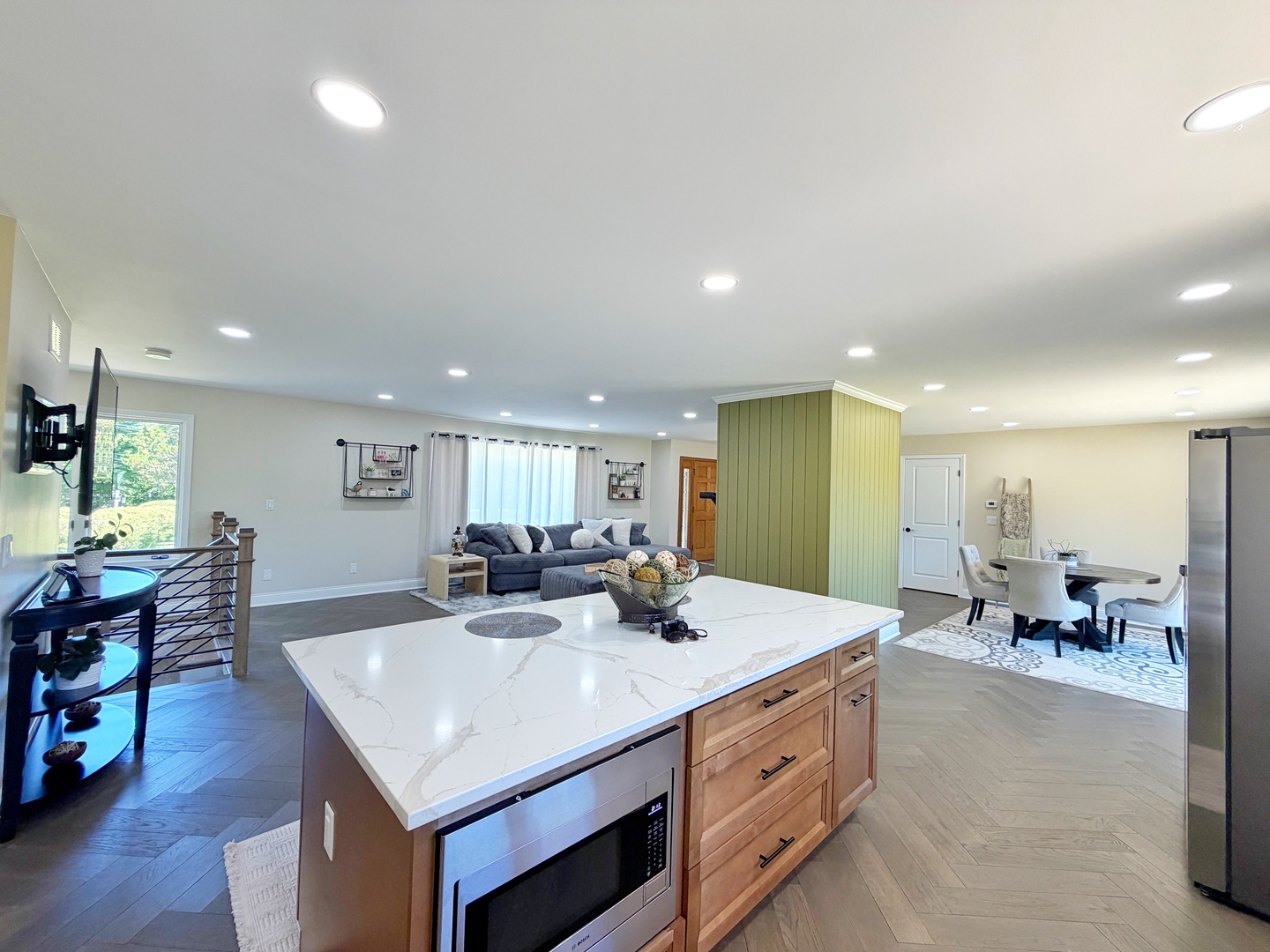 704 N Rose Farm Road