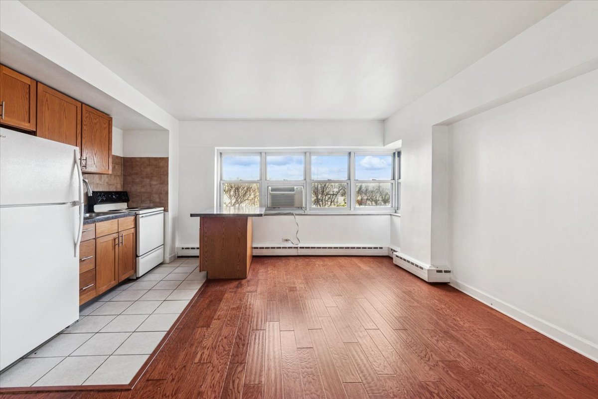 4980 N Marine Drive 135