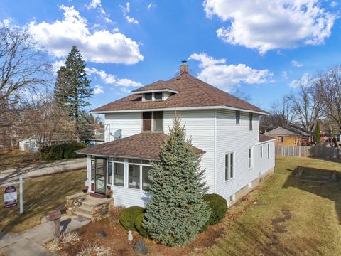 607 W Burbank Street Harvard IL 60033