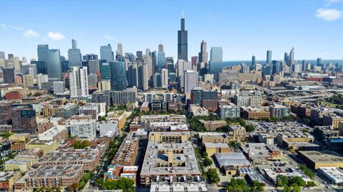 Tiny photo for 1040 W Adams Street #427, Chicago, IL 60607 (MLS # 12484412)