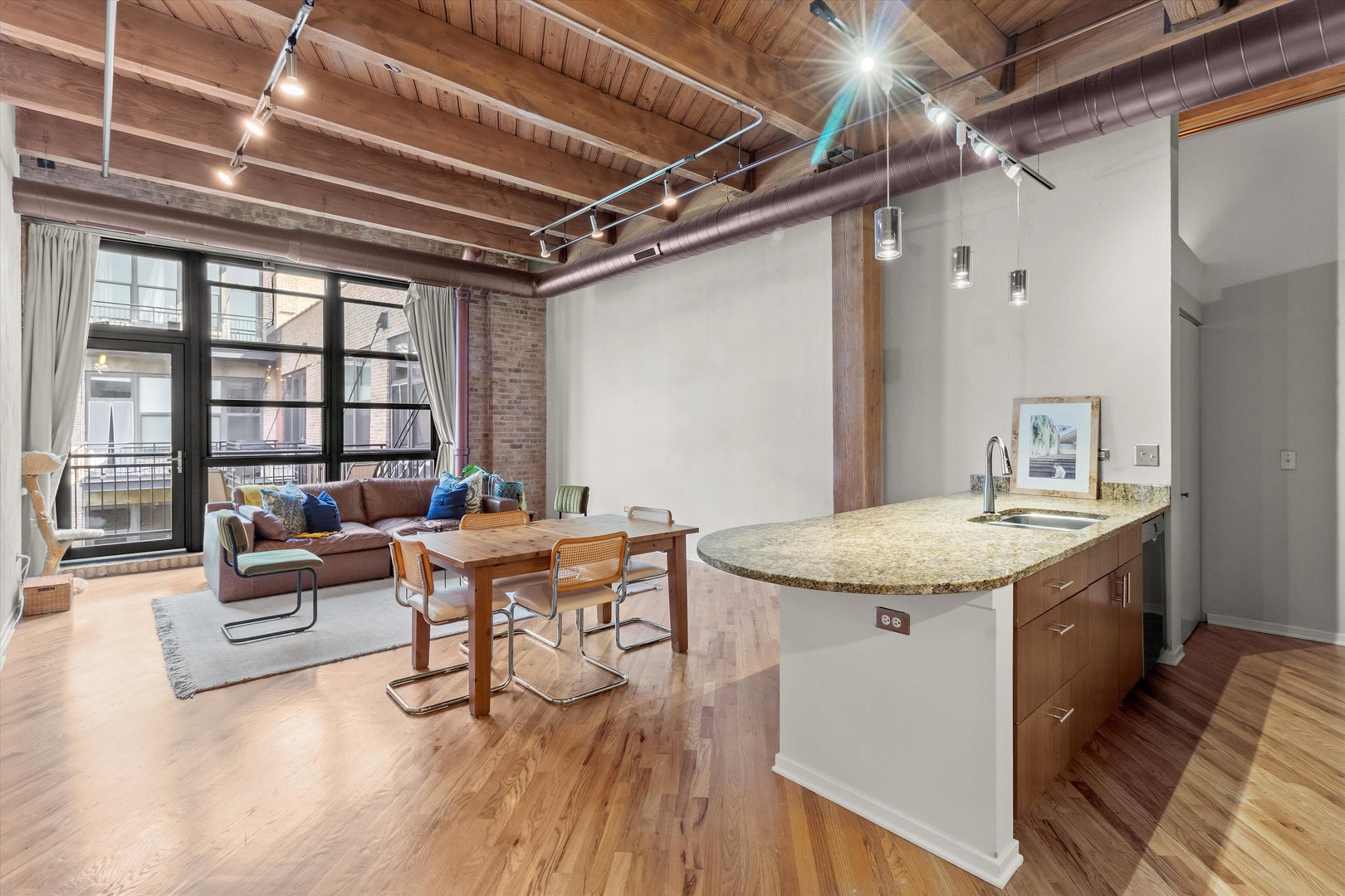1040 W Adams Street 427