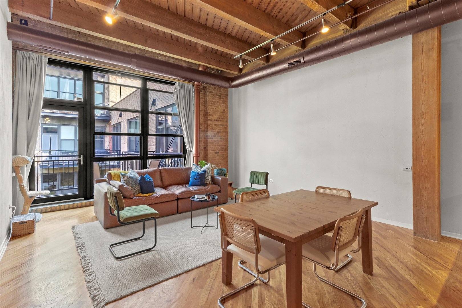 1040 W Adams Street 427