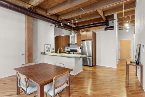 Tiny photo for 1040 W Adams Street #427, Chicago, IL 60607 (MLS # 12484412)