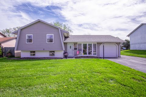 Photo of 903 Notre Dame Drive, Matteson, IL 60443 (MLS # 12618371)