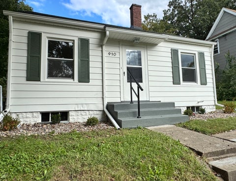 Tiny photo for 910 25th Street, Moline, IL 61265 (MLS # 12766140)