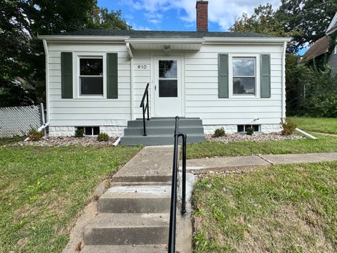 Photo of 910 25th Street, Moline, IL 61265 (MLS # 12766140)