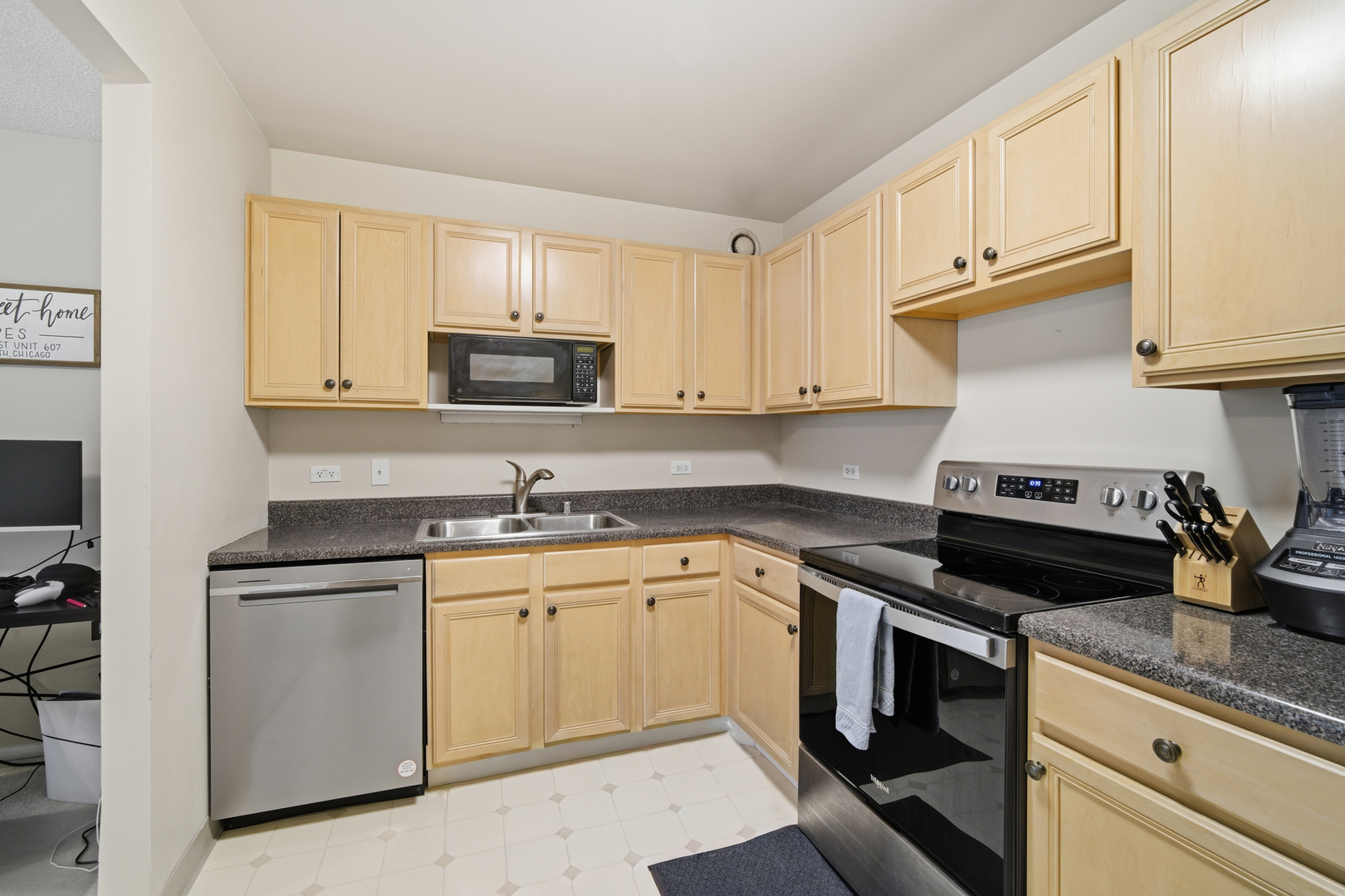 70 W Huron Street 607