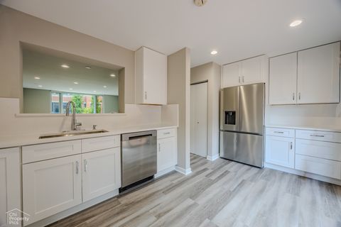 Tiny photo for 2730 N GREENVIEW Avenue #M, Chicago, IL 60614 (MLS # 12685319)