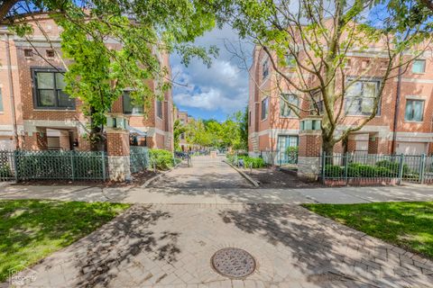 Tiny photo for 2730 N GREENVIEW Avenue #M, Chicago, IL 60614 (MLS # 12685319)